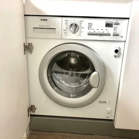 Spacious Flat In The Heart Of The Center! Ideal For A Family!