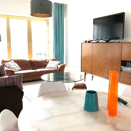 Lejlighed Spacious Flat In The Heart Of The Center! Ideal For A Family!